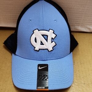 Nike Legacy 92 NC Tar Heels and Black Cap with Logo